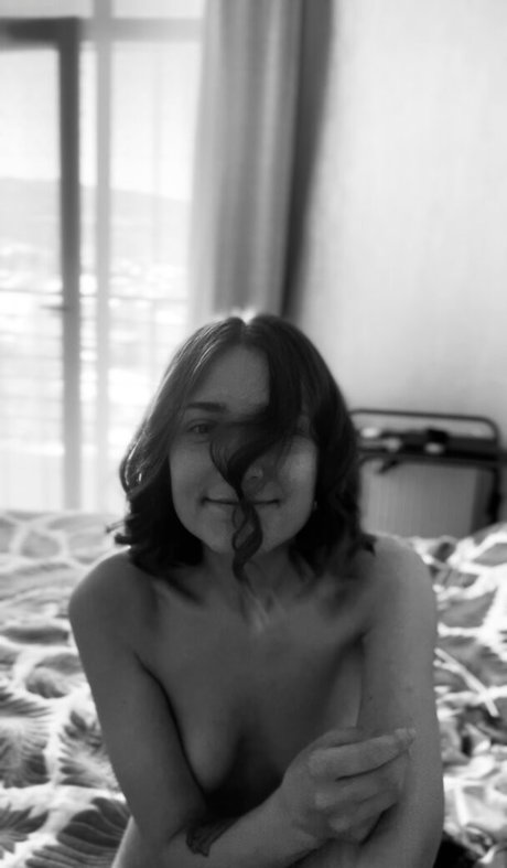 ne o bumage actrice nue galeries