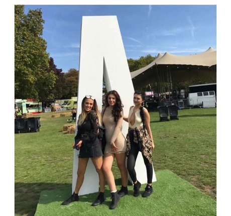 Bobbie Cook actrice de nus galeries