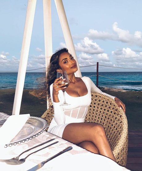 Zia Natasha Lehman star du porno gratuit photos