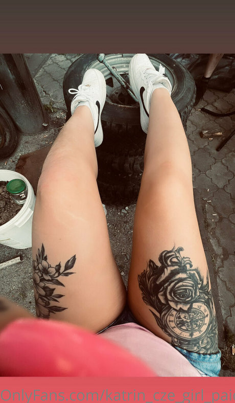 chaton courbé onlyfans parfait gratuit photo