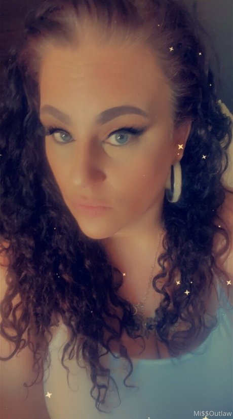 missoutlawakaladyk star pornographique image