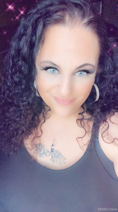 missoutlawakaladyk actrice sexy photos