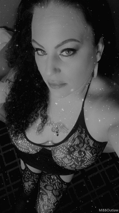 missoutlawakaladyk étoile sexy photos