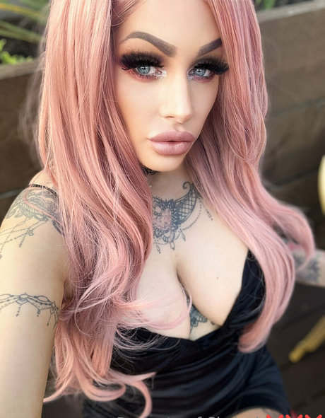 hot mum skyler mannequin photos