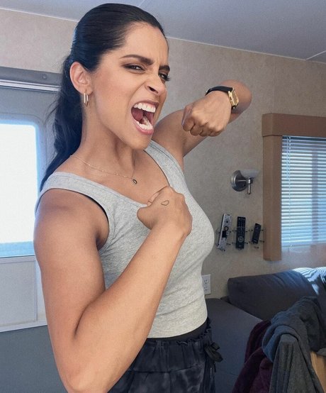 Lilly Singh modèle de haute qualité image