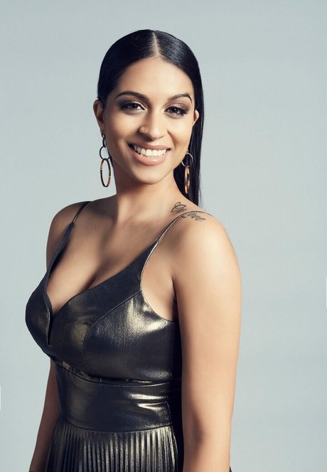 Lilly Singh star du porno xxx photo