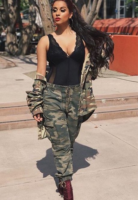 Lilly Singh modèle galeries