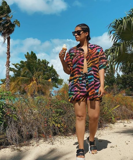 Lilly Singh actrice nue images