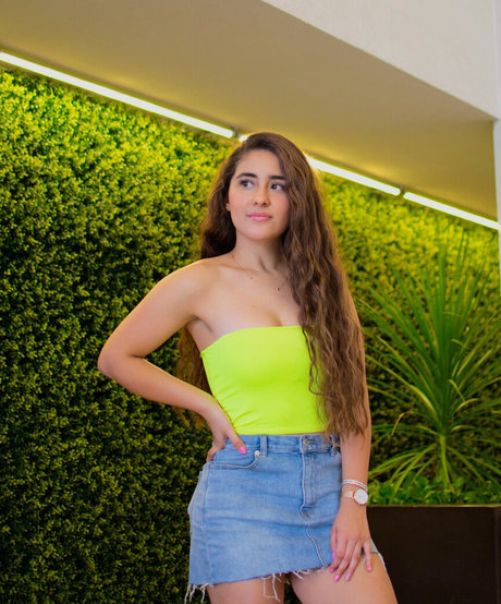 Sassi Zavala modèle de haute qualité images