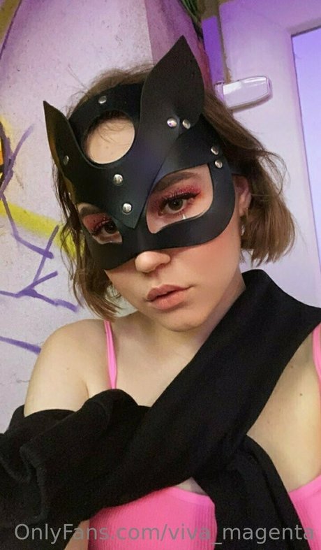 viva magenta étoile nue archive