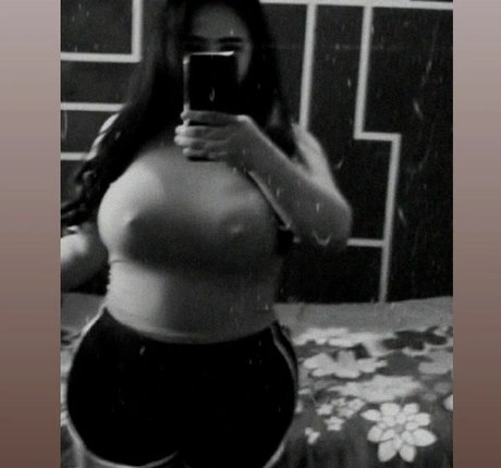 Alfi Ratu Melon modèles nus photo