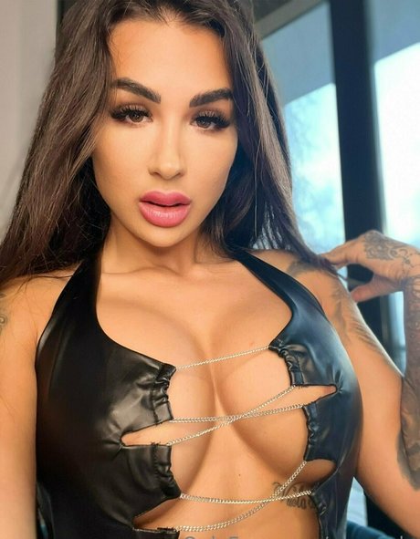 rousse aux gros seins onlyfans exclusivité érotique images