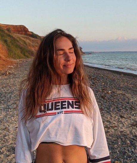 Anna Adamovich meilleur modèle image