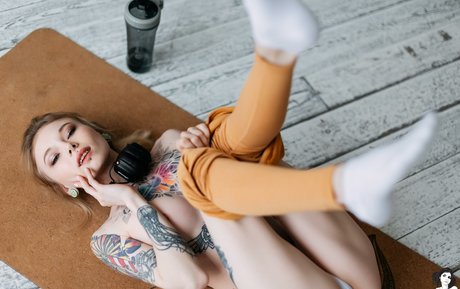 Karnelia art modèle photos