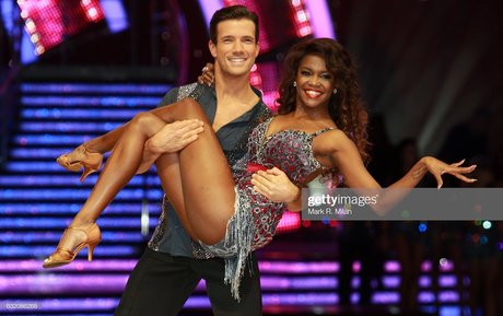 Oti Mabuse haut étoile img