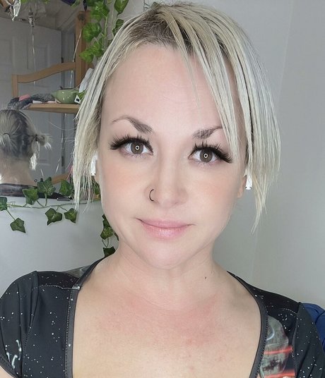 latina solo onlyfans art sympa galerie