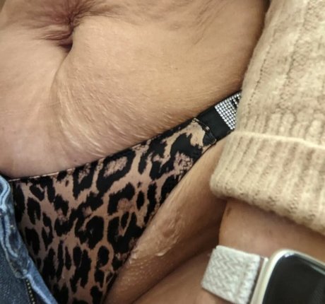 cul écarté onlyfans chaud nu image