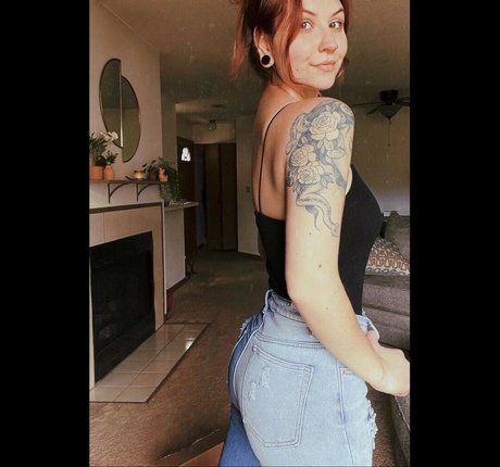 Kaytlin Lovely haut de star du porno des photos