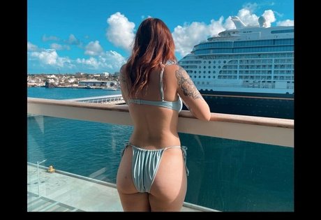 Kaytlin Lovely haut modèle galerie