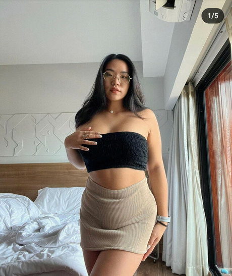 Mathilda Huang modèle érotique archive