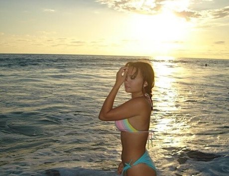 Ester Dobrik étoile exclusive photos