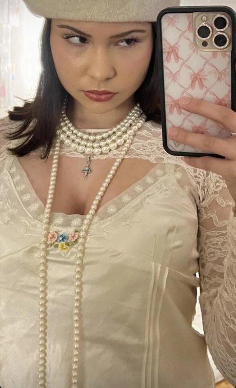 Ester Dobrik actrice de nus images