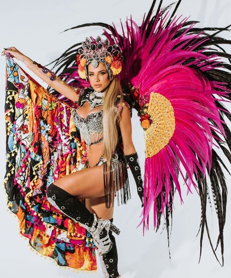 Gabi Martins actrice exclusive photos