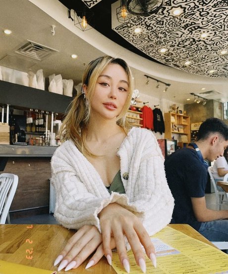 Wengie actrice porno galeries