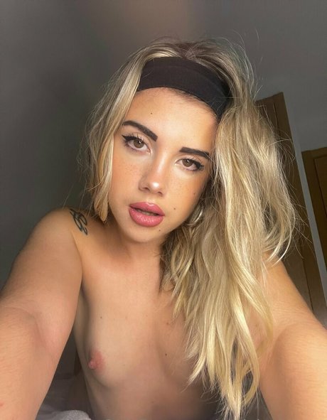 branlette blonde onlyfans art pornographique archive