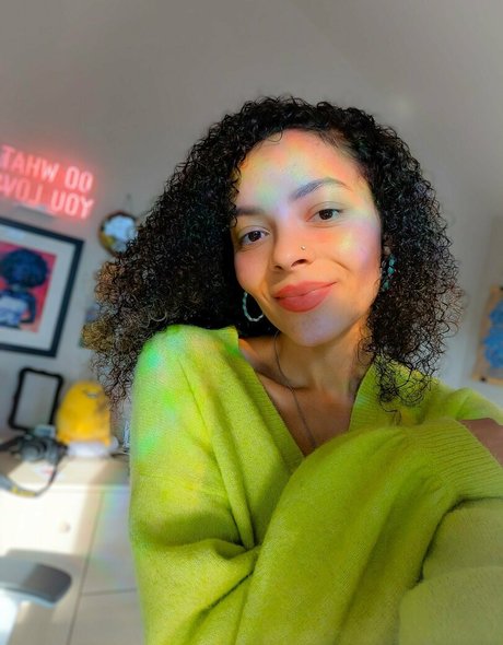 createwithkira actrice chaude img