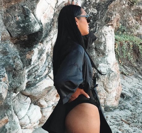 jolie ébène onlyfans nus érotiques archive