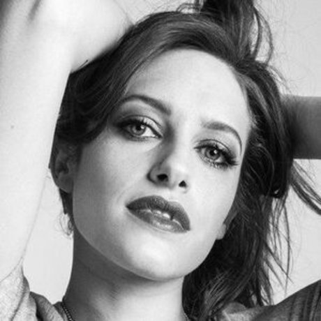 Carly Chaikin meilleure star du porno galeries