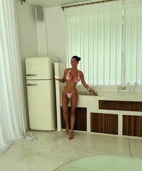 Maddy Cheary actrice artistique photos