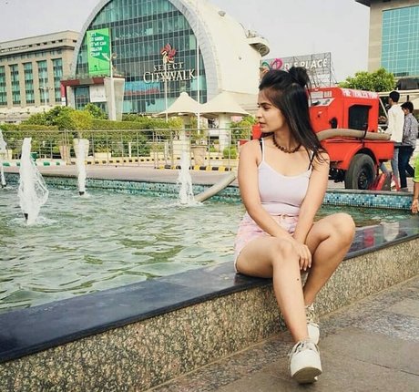 Anjali Gupta star érotique galeries