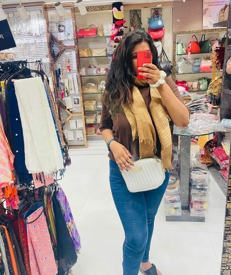 tejaswi pandeyy modèle exclusif archive