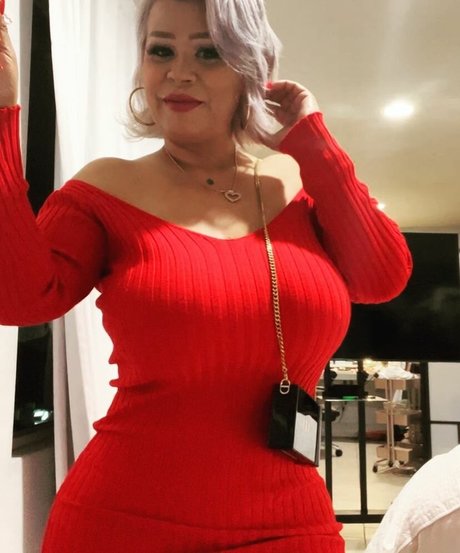 Myra La Chula star du porno gratuite image