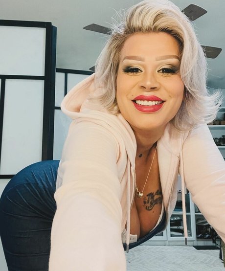 Myra La Chula star du porno adulte galeries