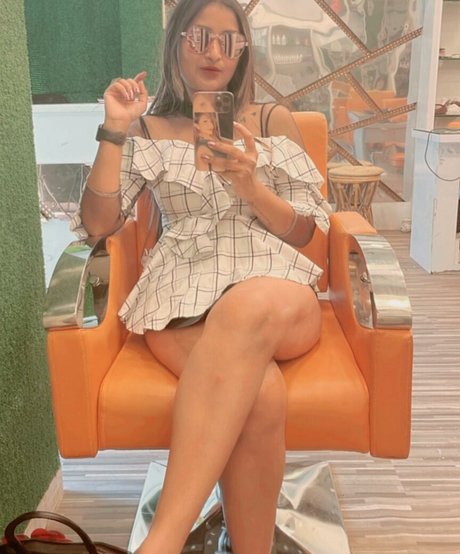 Roma Varadkar art star du porno archive