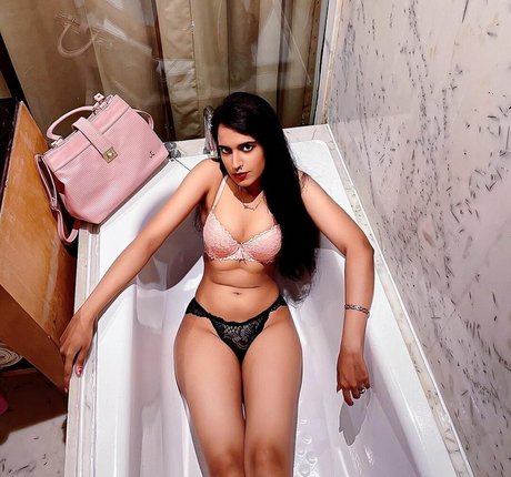 chatte arabe onlyfans nue en haute qualité image