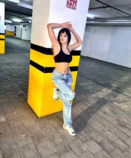 Akshita Dutta modèle sexy images