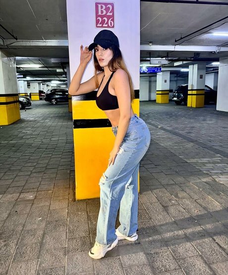 Akshita Dutta étoile sympa des photos