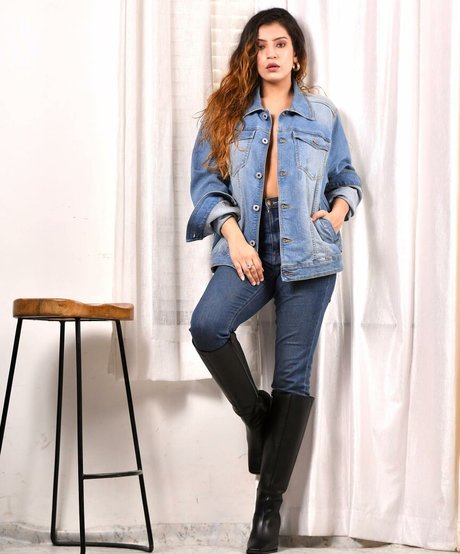 Akshita Dutta actrice pornographique image