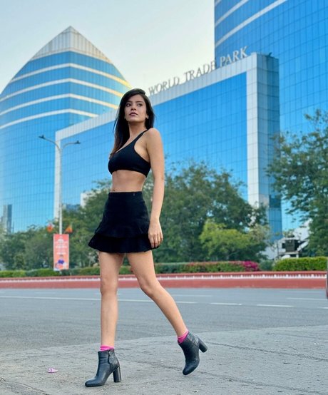 Akshita Dutta modèle galeries