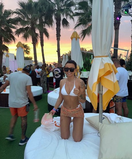 Chloe Panchal star du porno sexy galerie