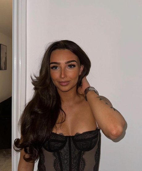 Chloe Panchal modèle porno img