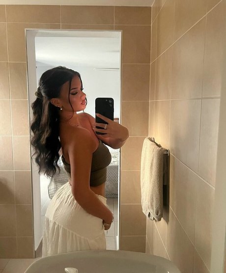 fille courbée dà côté onlyfans porno érotique archive