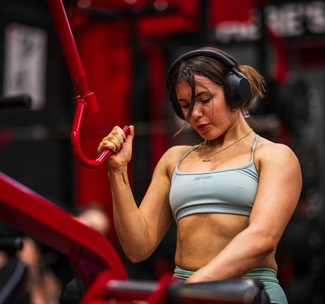 Mia Andrew actrice libre galerie