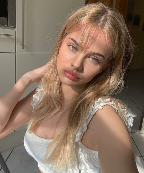 Sara Crumbleleg jolie actrice images