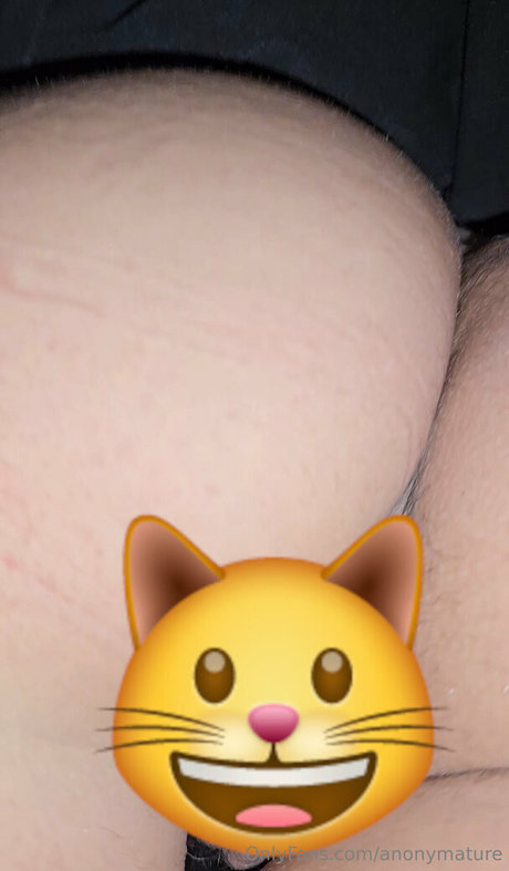 AnonyMature actrice pornographique photo