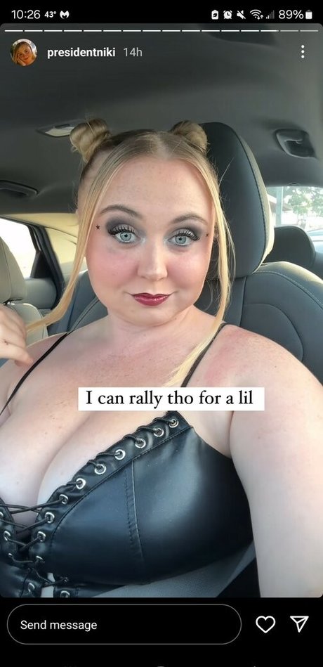 Niki Peacock modèle de haute qualité photos